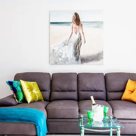 Esmeralda. Lovely And New Right By The Ocean! *