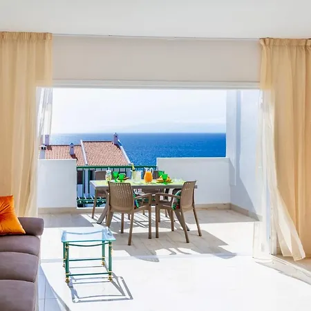 Apartment Esmeralda. Lovely And New Right By The Ocean!