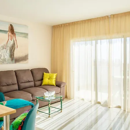 Apartment Esmeralda. Lovely And New Right By The Ocean! *