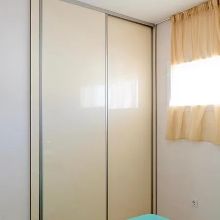 Esmeralda. Lovely And New Right By The Ocean! Apartment *