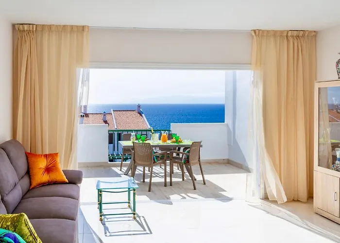Апартаменты Esmeralda. Lovely And New Right By The Ocean!